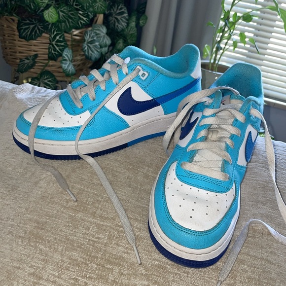 Youth size 5 Air Forces - Picture 2 of 4